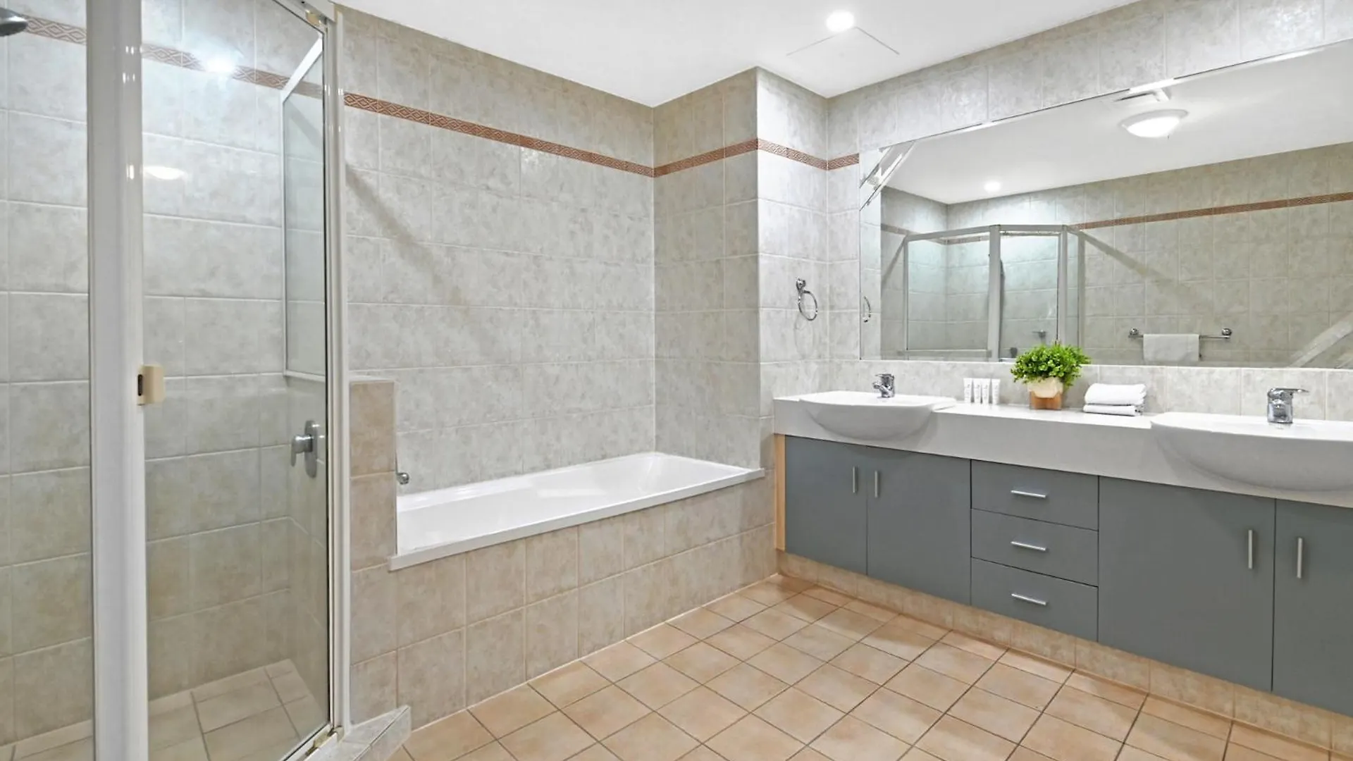 Ocean View Apartment With Parking By Serain Residences Gold Coast